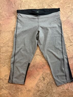 Champion Gray and Black Capri Leggings for Girls